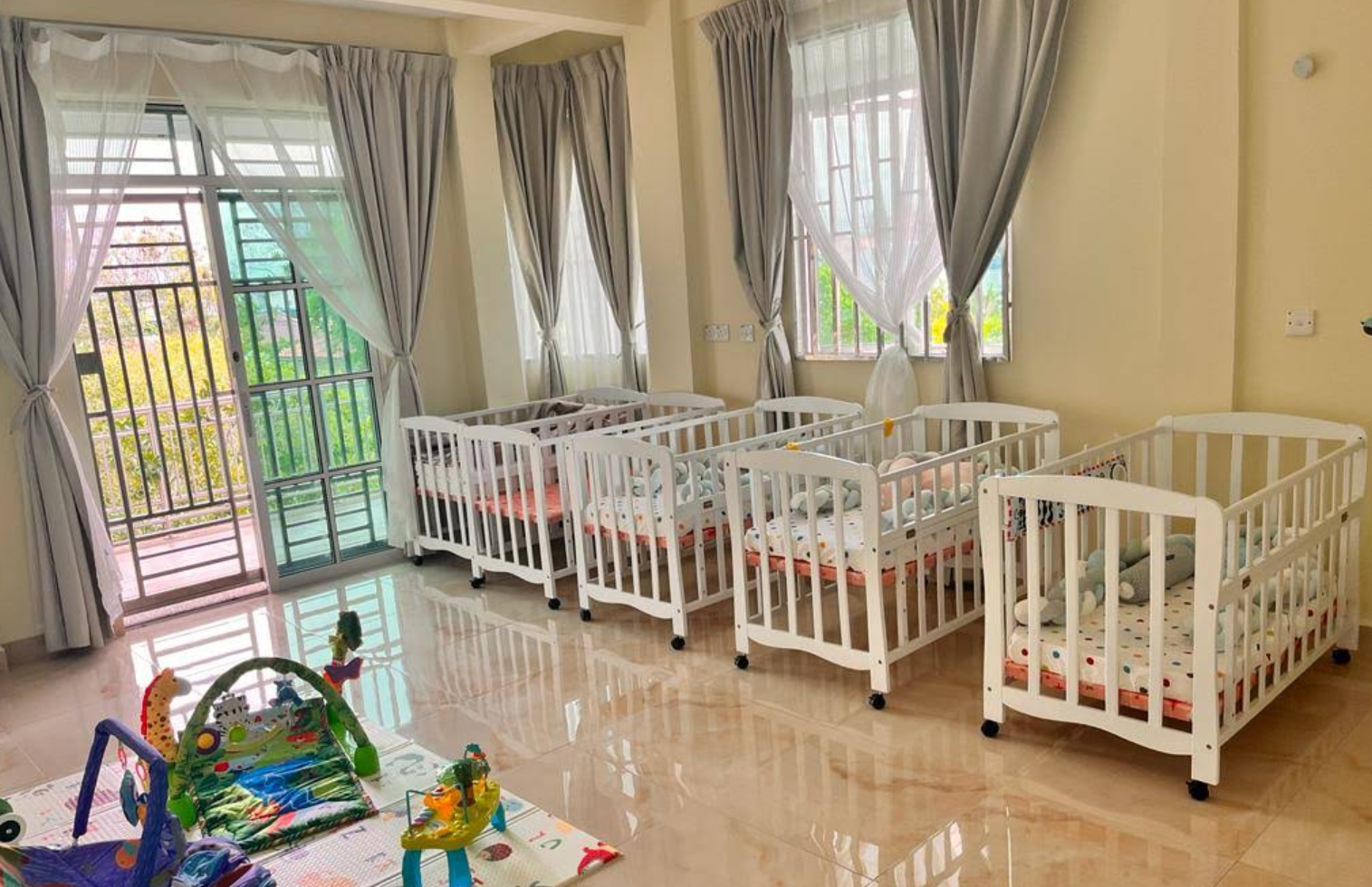 Baby rest room with cribs at Happy Tree House